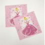En rosa servett i papper med en prinsessa på framsidan som har en rosa klänning.