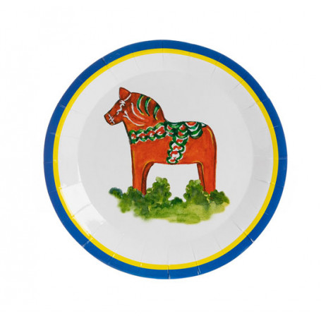 papptallrikar med motiv av en dalahäst i färgerna röd, grön och vit och Sveriges färger gul och blå längs kanterna.