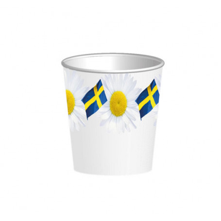 snapsglas i papp midsommar med svenska flagg och blommar i vita